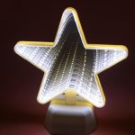 LÁMPARA DE MESA 4D A PILAS FORMA DE ESTRELLA